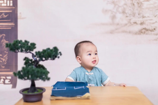 永新宝宝摔到头第五天吐了 永新宝宝摔到头第五天吐了